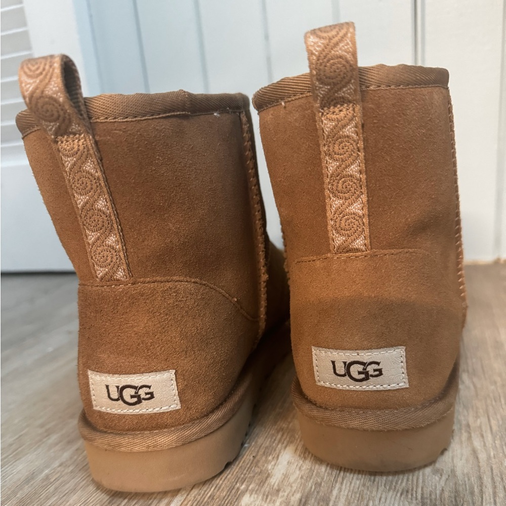 Ugg classic mini